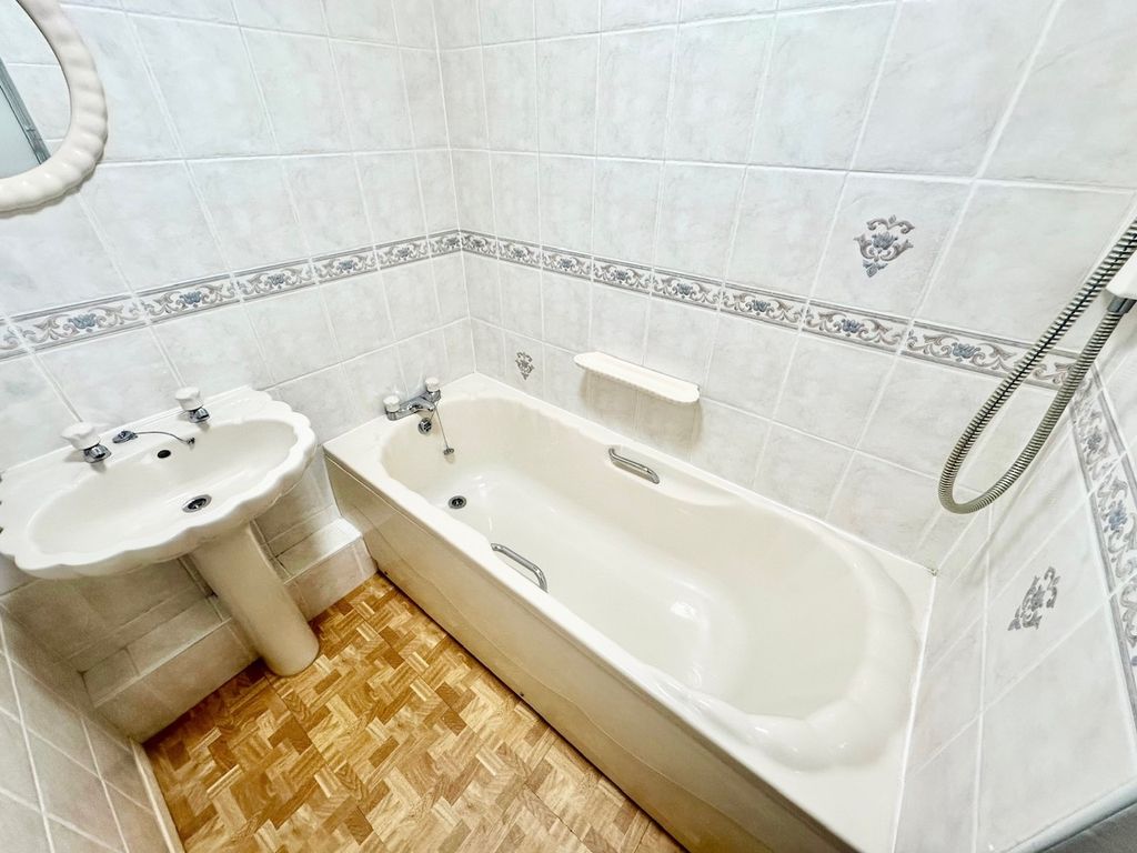 Property photo 3 of 16 Image