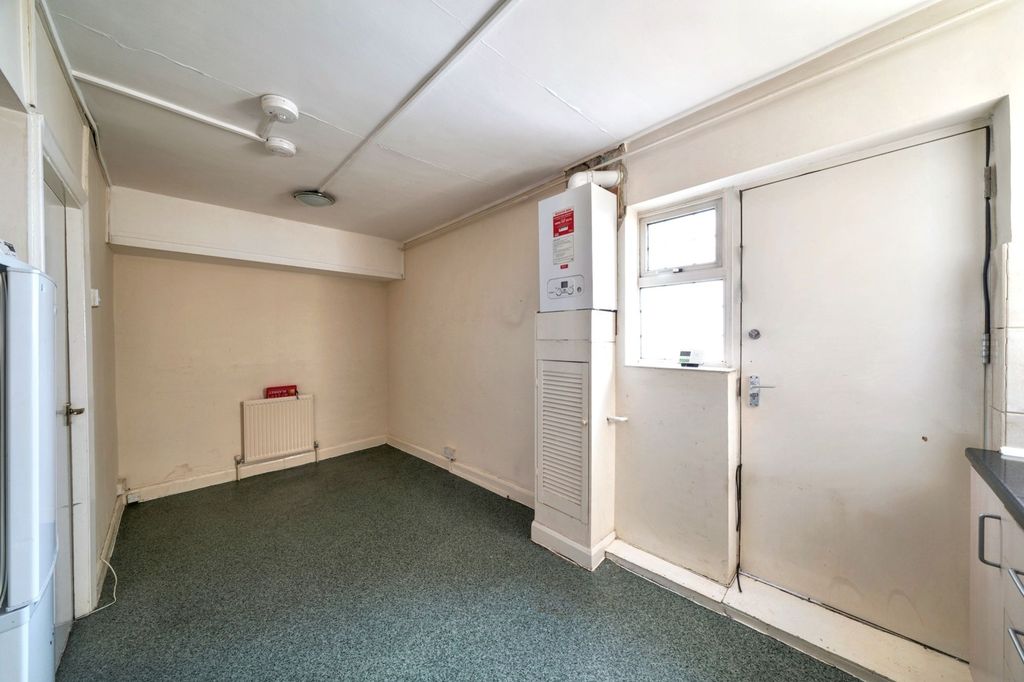 Property photo 3 of 11 47 Wendover Court, Western Avenue, London W3 0Tg