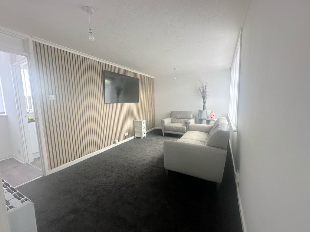 Property photo 3 of 9 2E8131Af-E20F-4295-8F2D-5F64F8B567Bb