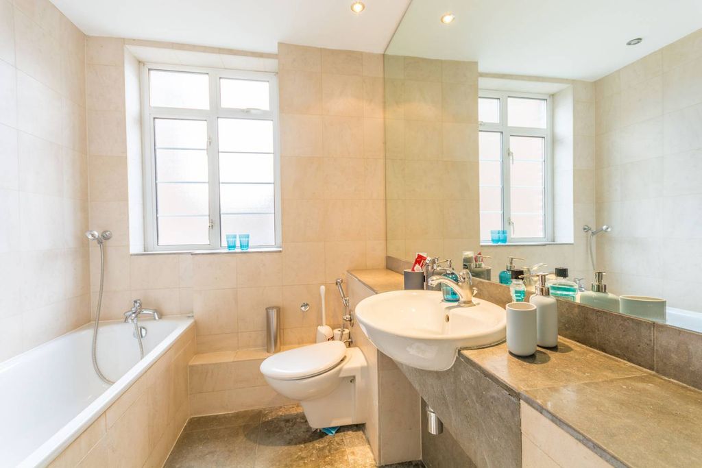 Property photo 3 of 11