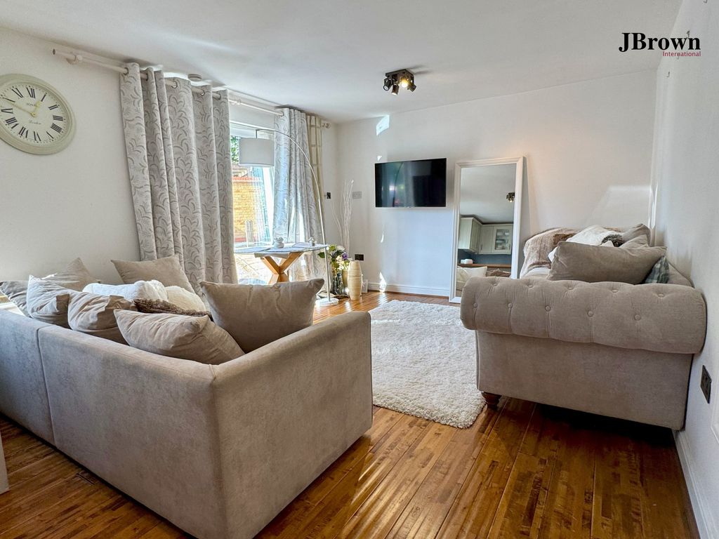 Property photo 3 of 18