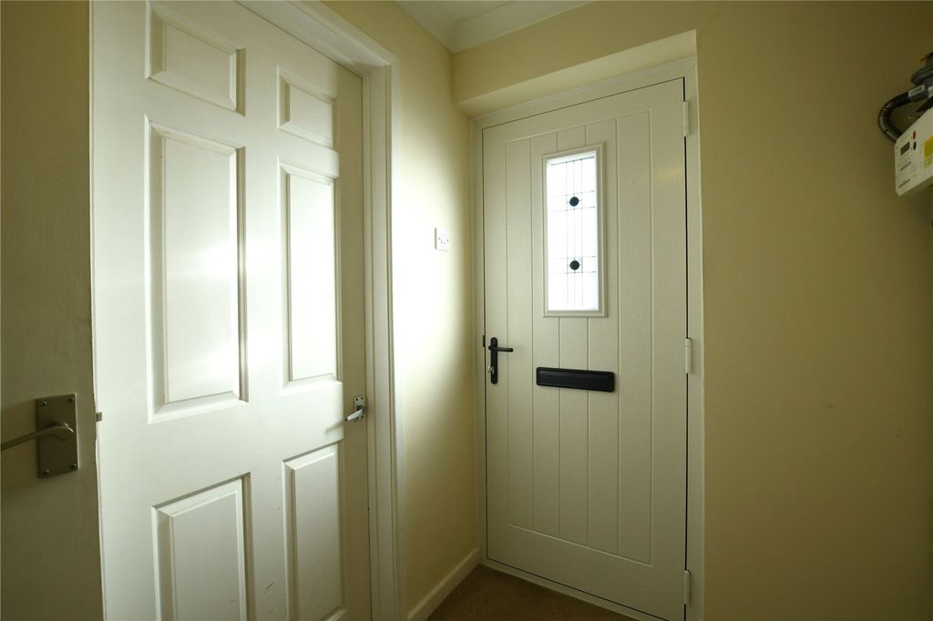 Property photo 2 of 21 Picture No. 11