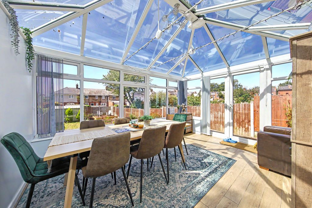 Property photo 3 of 29 Conservatory