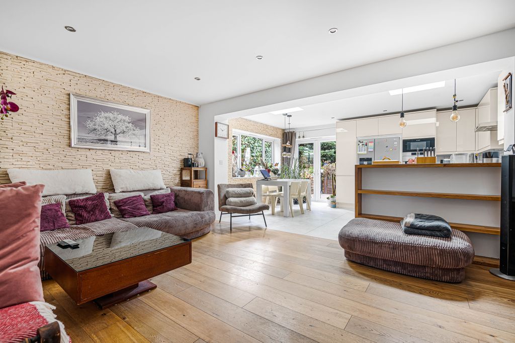 Property photo 3 of 16 1092048