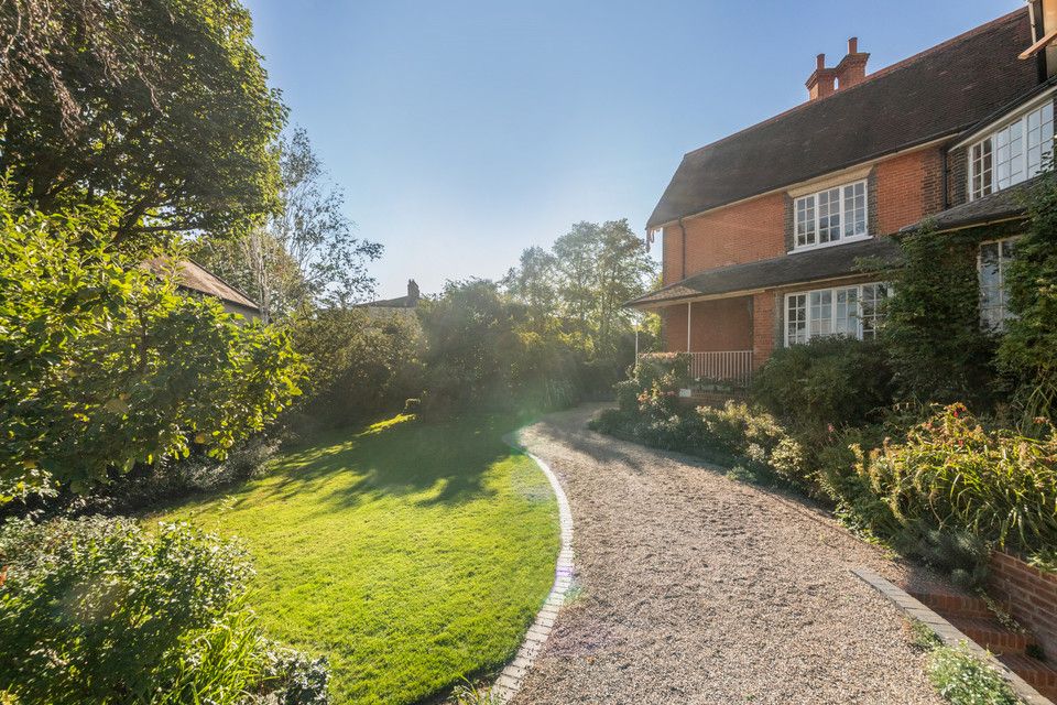 Property photo 2 of 36