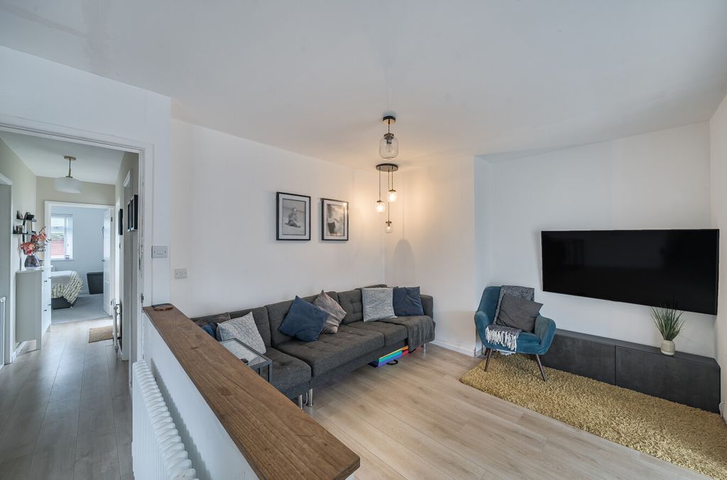 Property photo 2 of 16 1365131768Ed28Cce6083