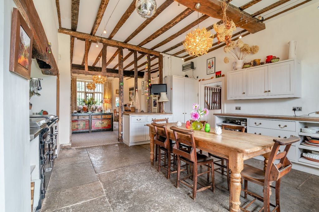 Property photo 2 of 22 Kitchen/B'fast Room