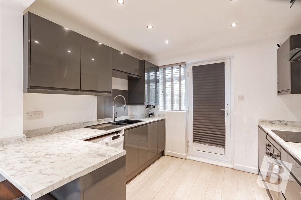 Property photo 1 of 19 Kitchen