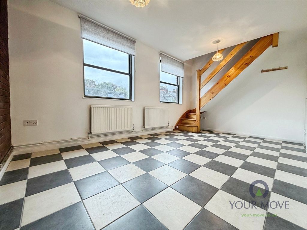 Property photo 2 of 13 Picture No. 15