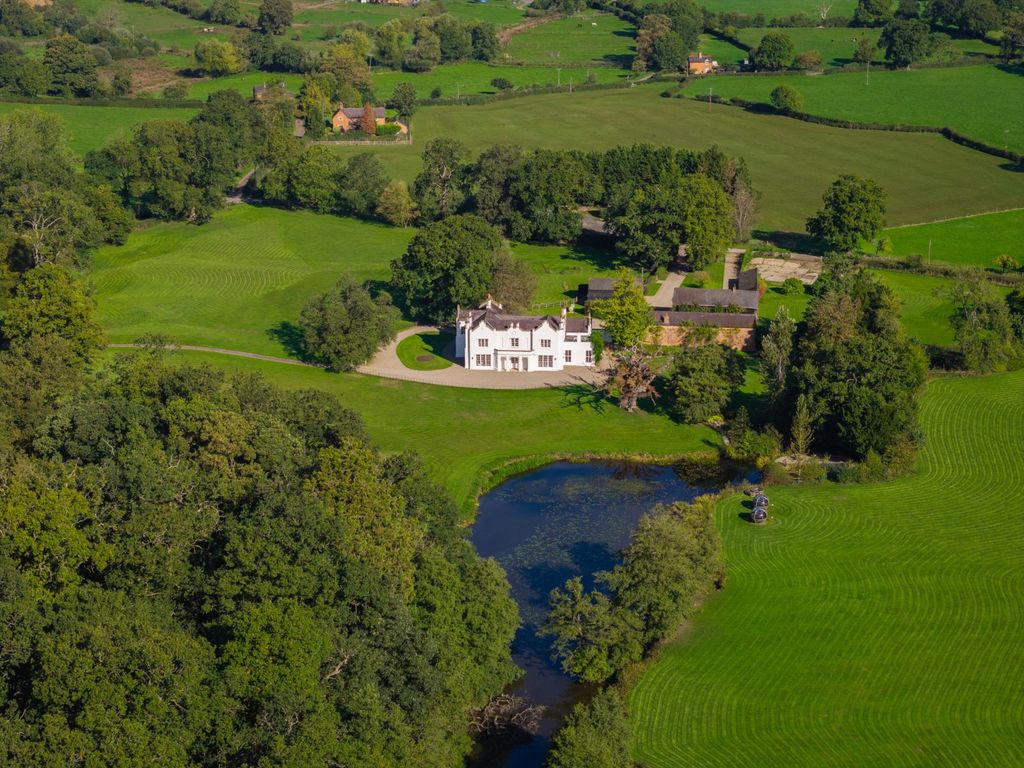 Property photo 2 of 47 Tushingham Hall