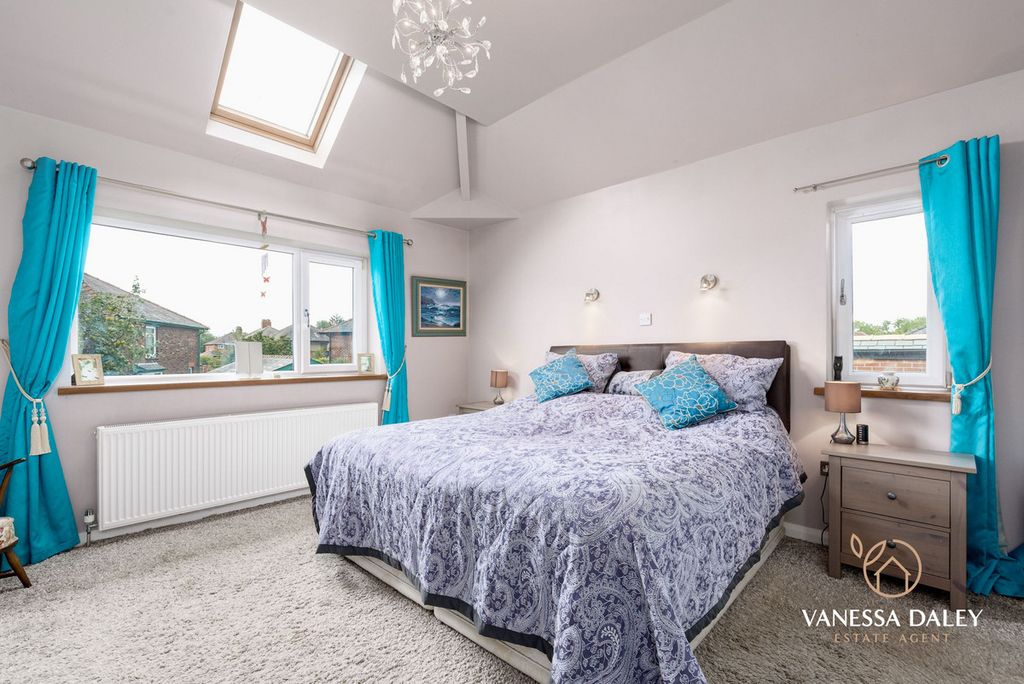 Property photo 2 of 42