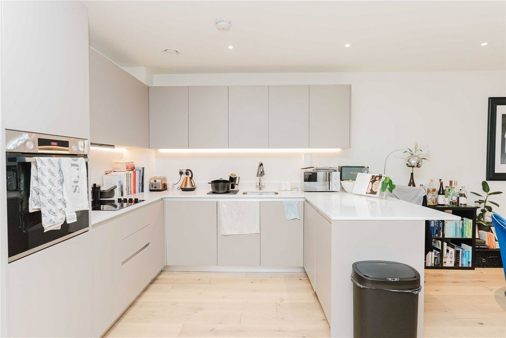 Property photo 3 of 16 Picture No. 20