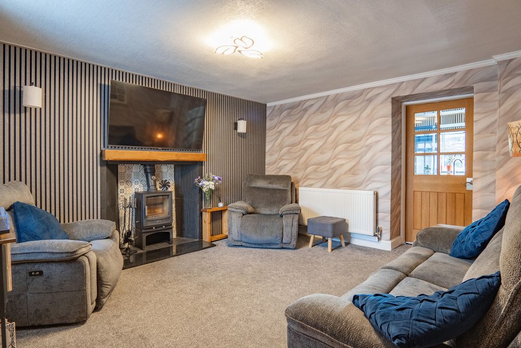 Property photo 3 of 44