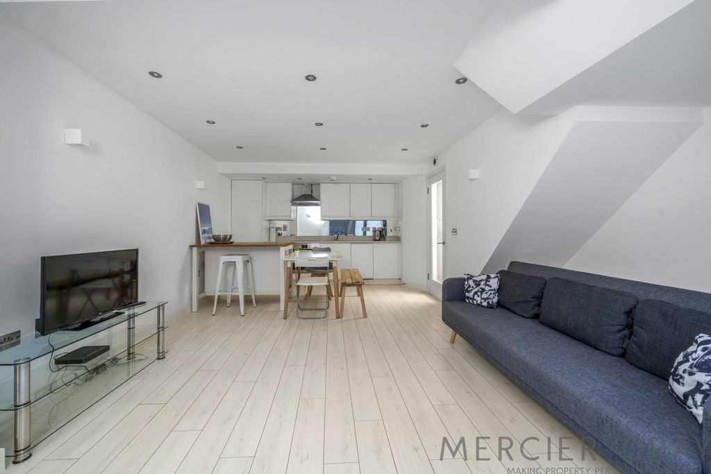 Property photo 3 of 18 Photo 10