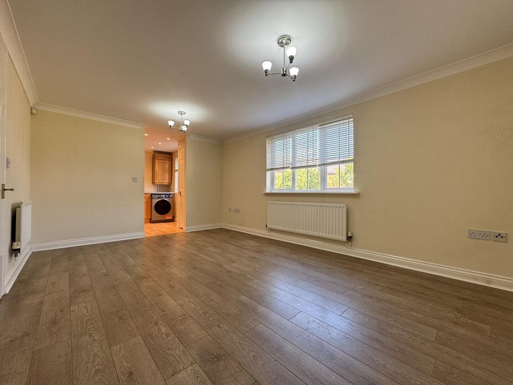 Property photo 2 of 28