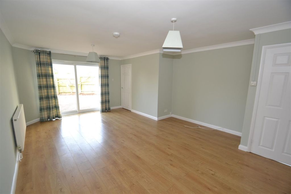 Property photo 3 of 10 Sitting Dining (5).Jpg