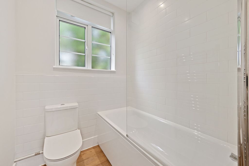 Property photo 1 of 16 01-8778Gcham - 14 Nether Close - Bathroom 2 -Original (6)-Medium.Jpg