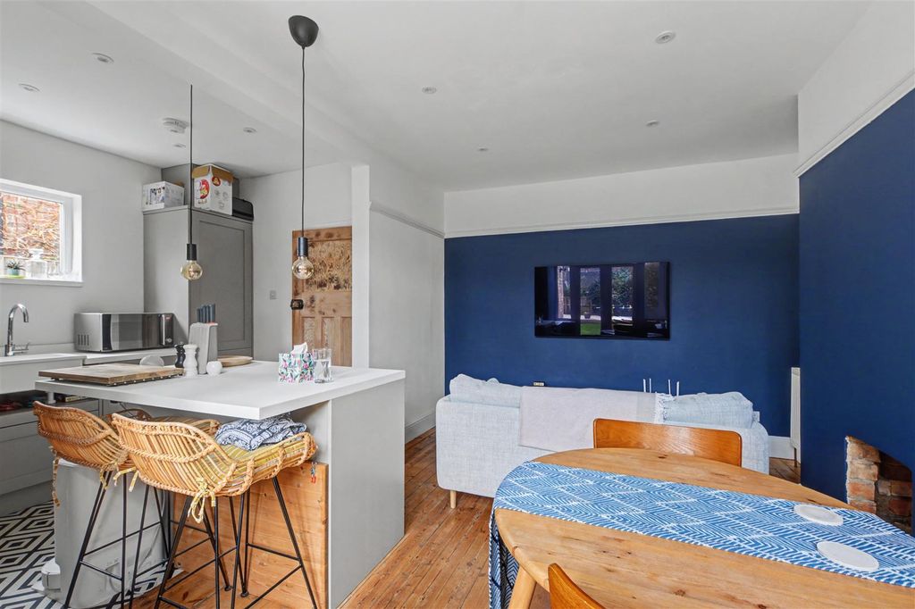 Property photo 3 of 25 Kitchen Diner_8.Jpeg
