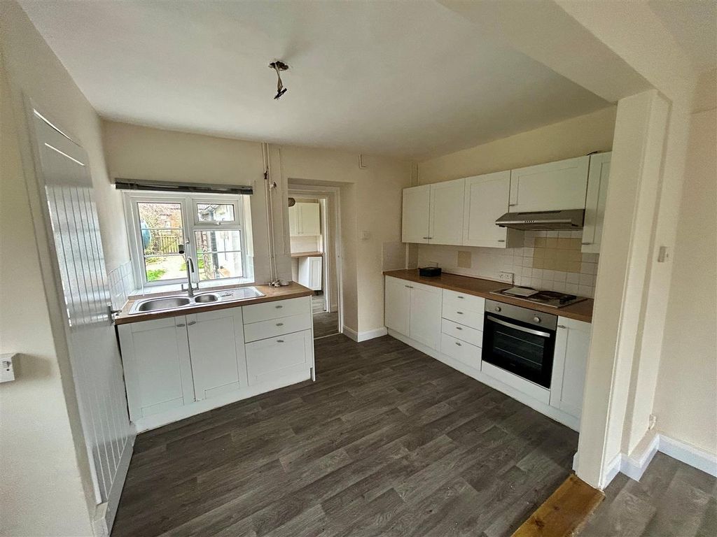 Property photo 3 of 17 Kitchen.Jpg