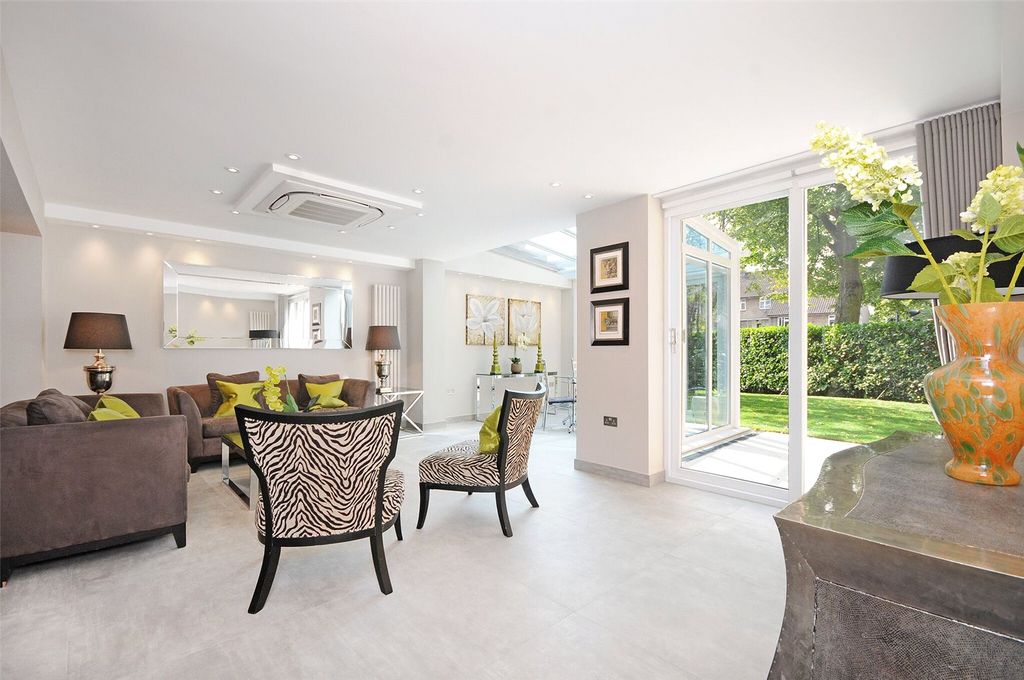 Property photo 2 of 19 Picture-No-20-42