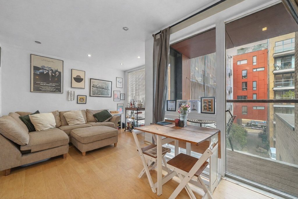 Property photo 1 of 17 Reception