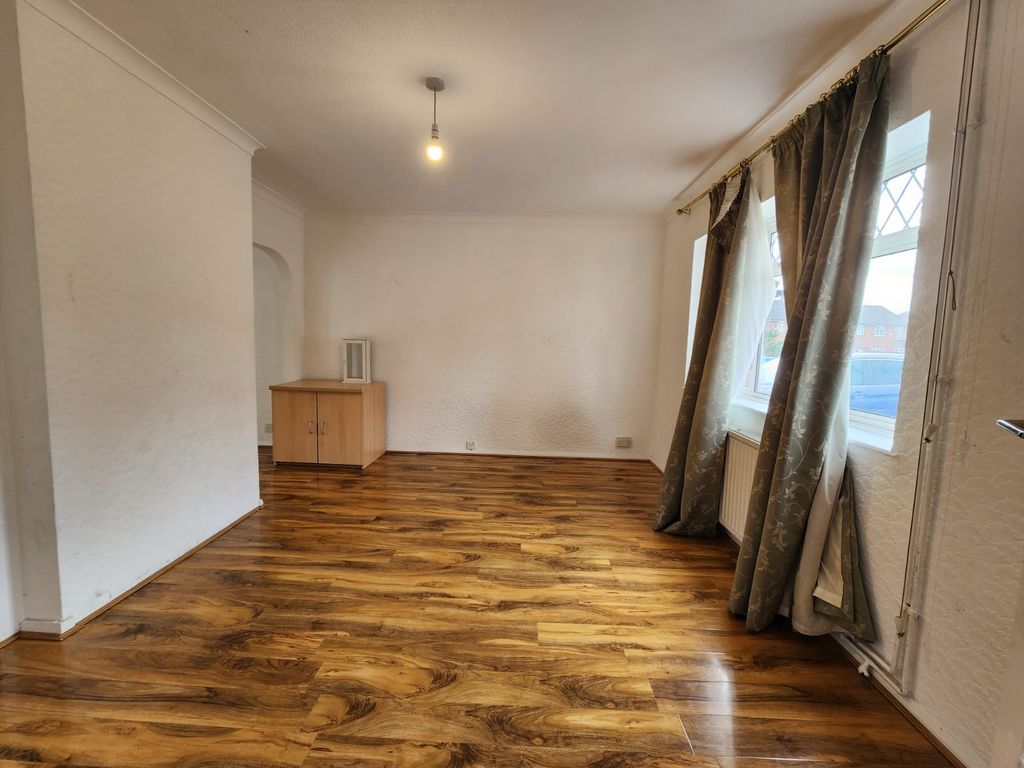 Property photo 1 of 15 Castleton Road Ruislip Ha4