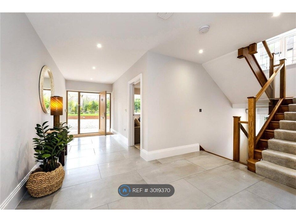 Property photo 2 of 28 Sandemans' Entrance Hallway