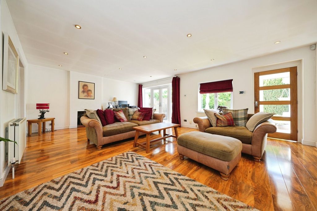 Property photo 2 of 24