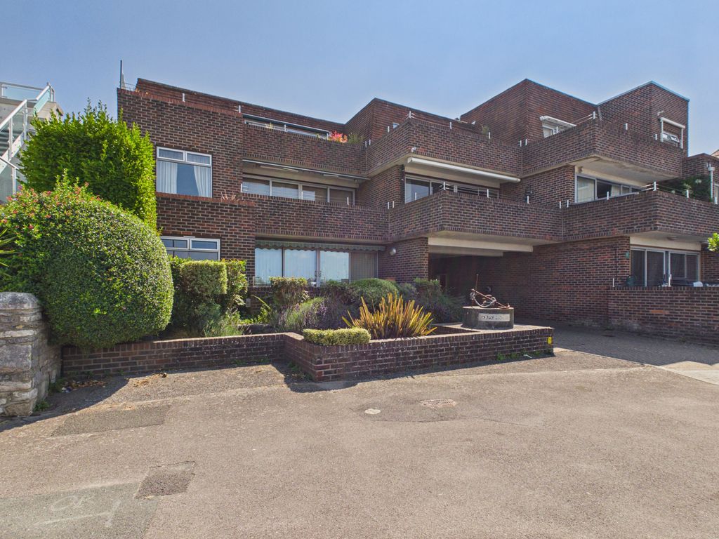 Property photo 1 of 13 A 2 Bedroom Apartment With Direct Views Over The Hamble River For Sale