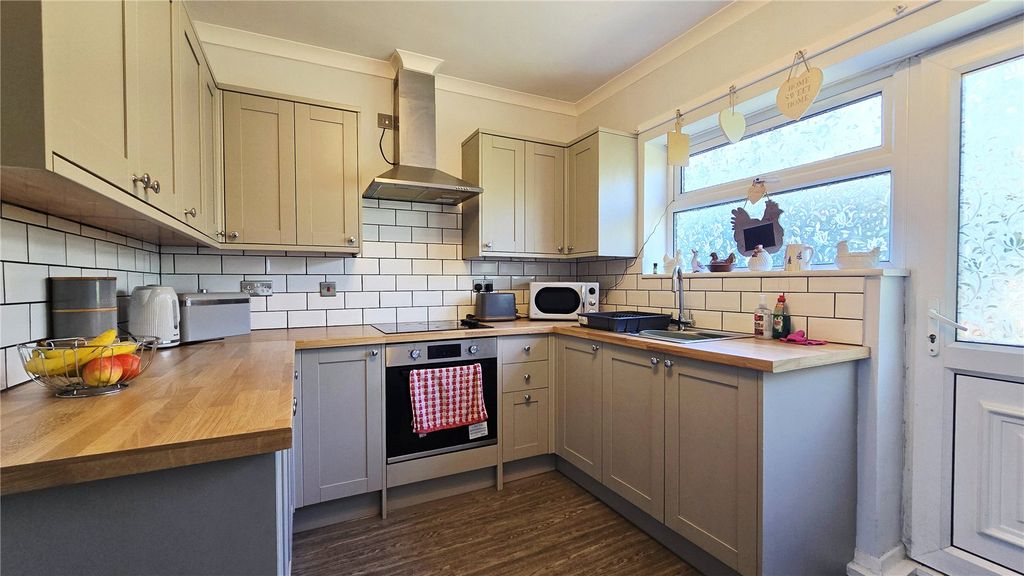 Property photo 3 of 19 Picture No. 28