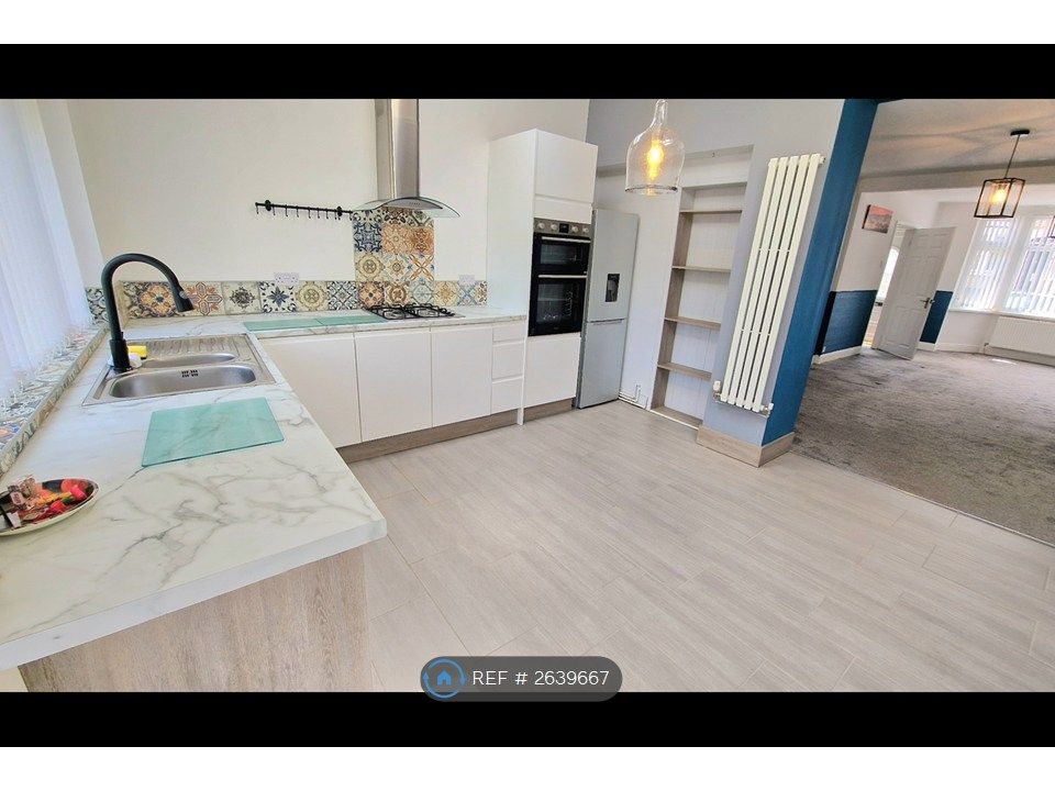 Property photo 2 of 19 Kitchen