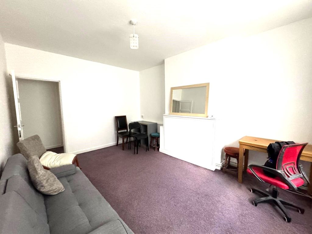 Property photo 2 of 10 Br 9