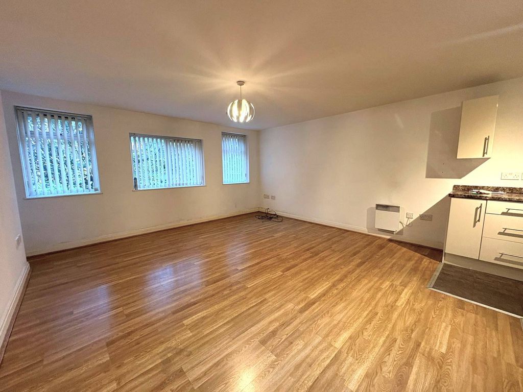 Property photo 3 of 8 Gallery