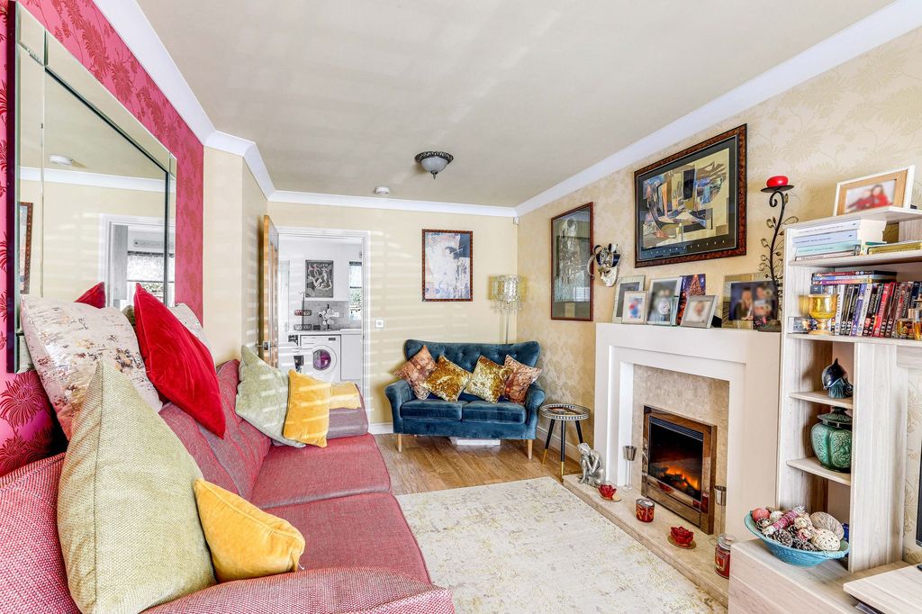 Property photo 3 of 17