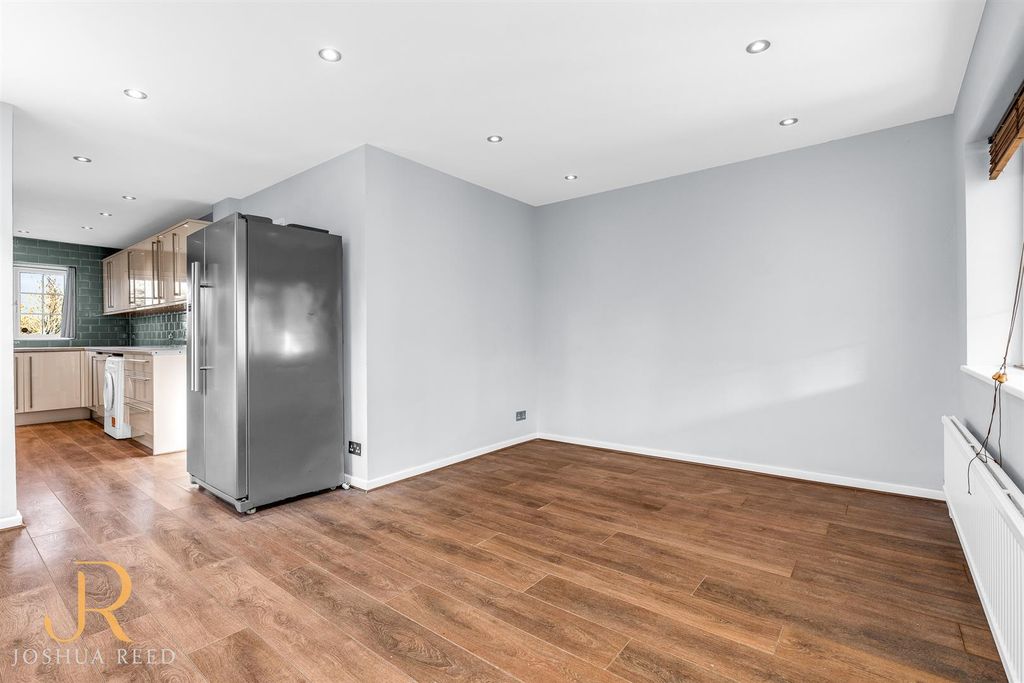 Property photo 3 of 24 Internal-18.Jpg