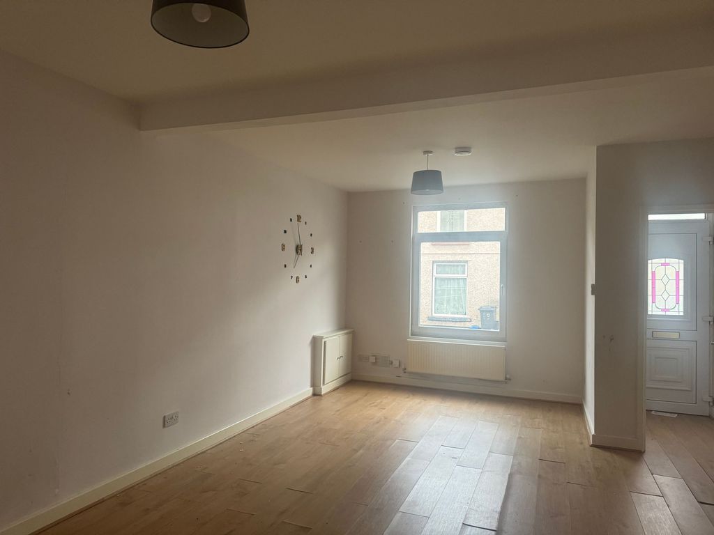 Property photo 2 of 7 Lounge