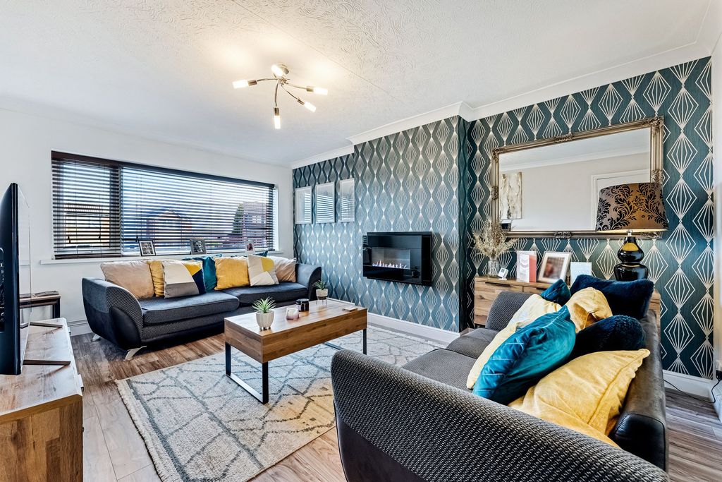 Property photo 2 of 28