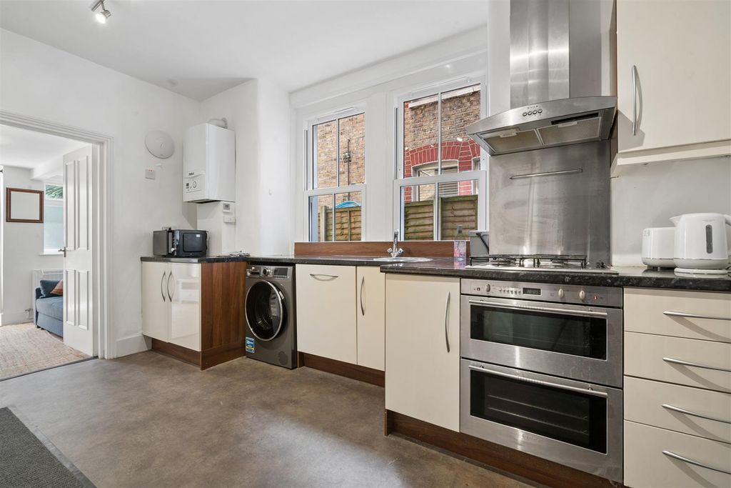 Property photo 3 of 11 Gff 46 Gilbey Road Sw17 Kitchen 2.Jpg