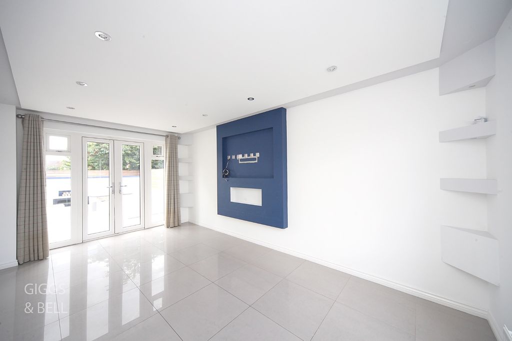 Property photo 3 of 26 5128053