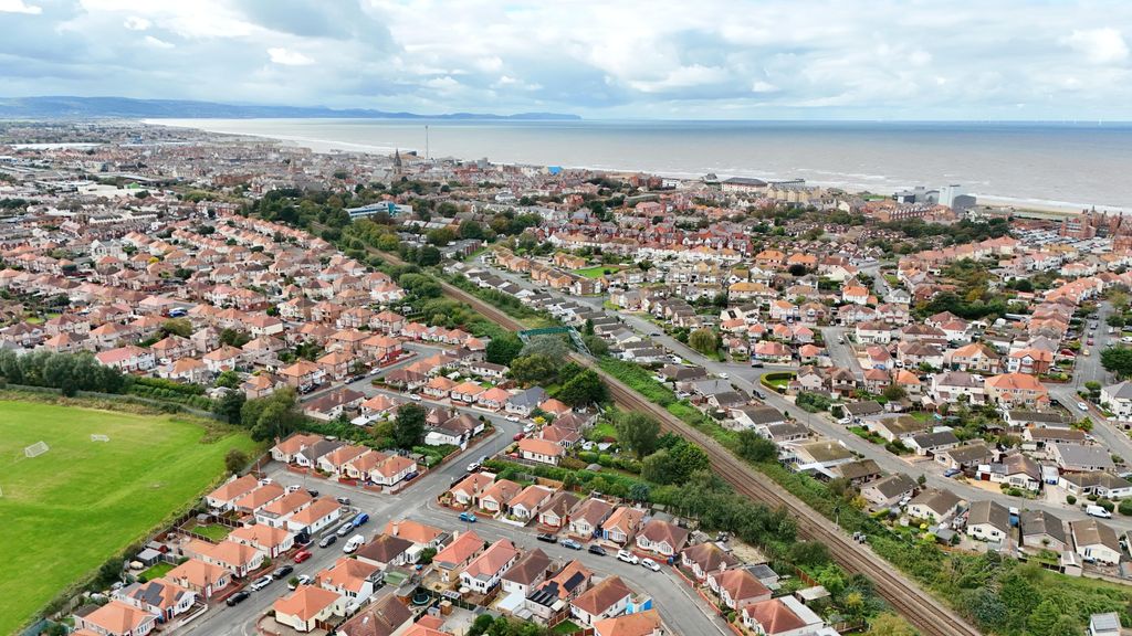 Property photo 3 of 25