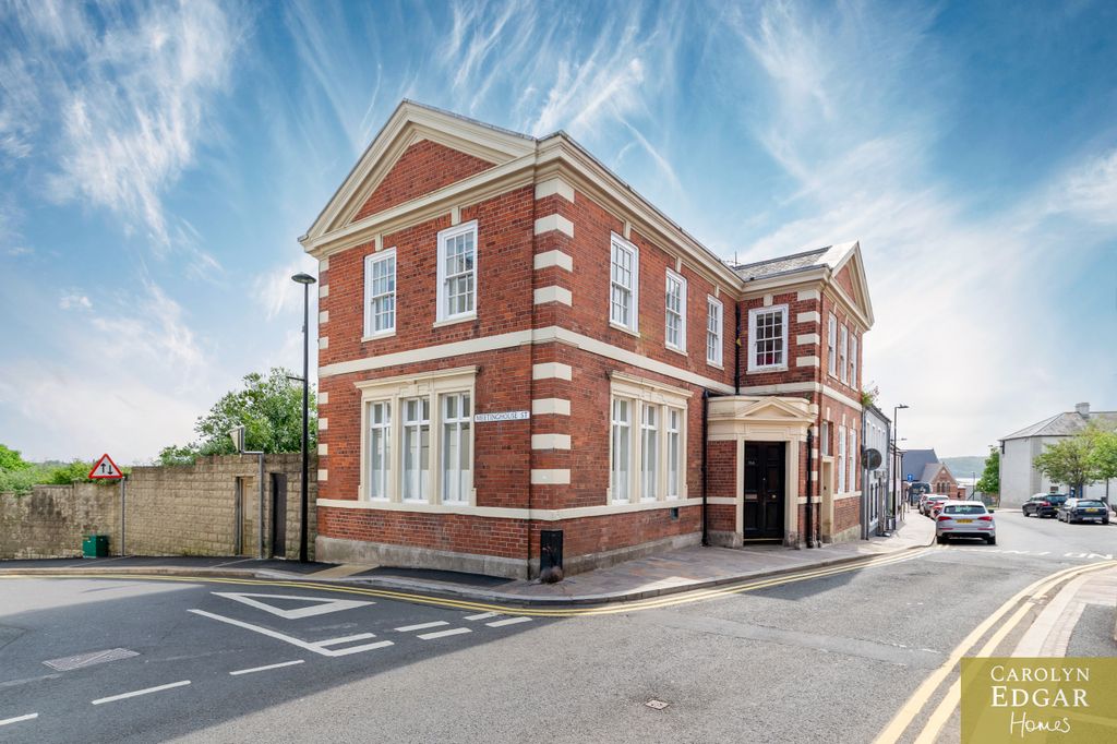 Property photo 1 of 54 002