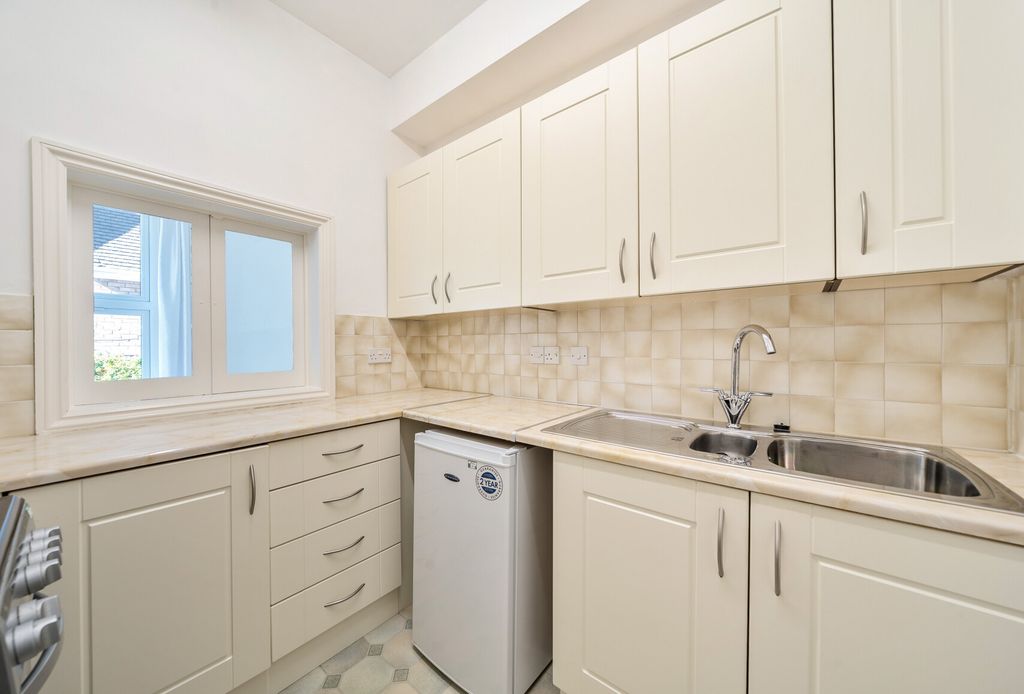 Property photo 3 of 11 1363181-7-68E3B7c...