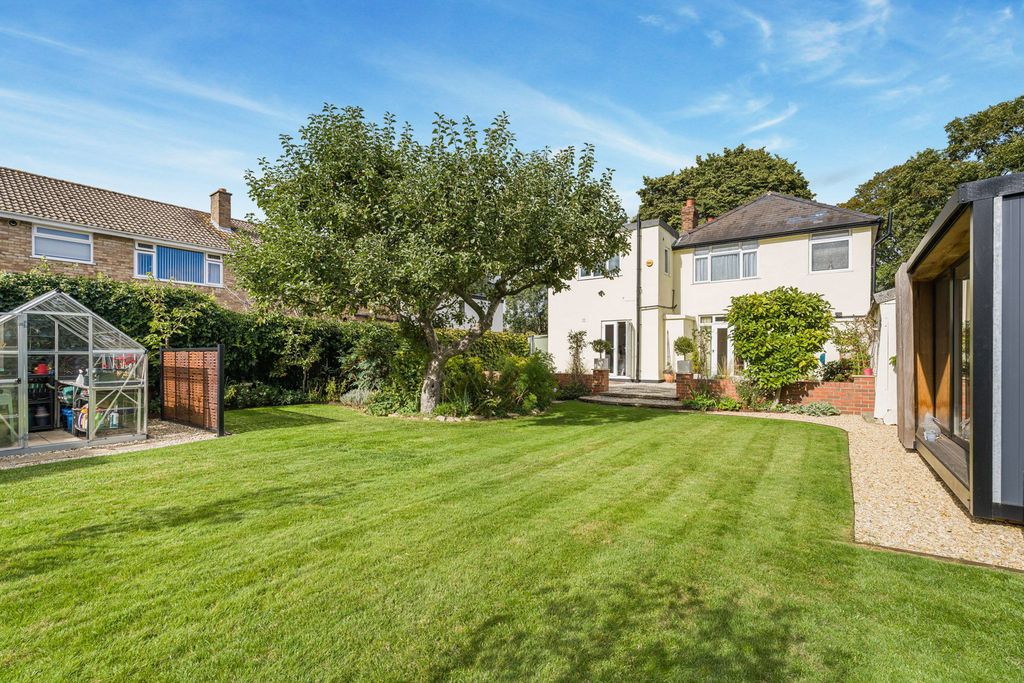 Property photo 2 of 32