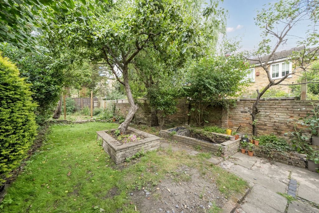 Property photo 3 of 19 Garden