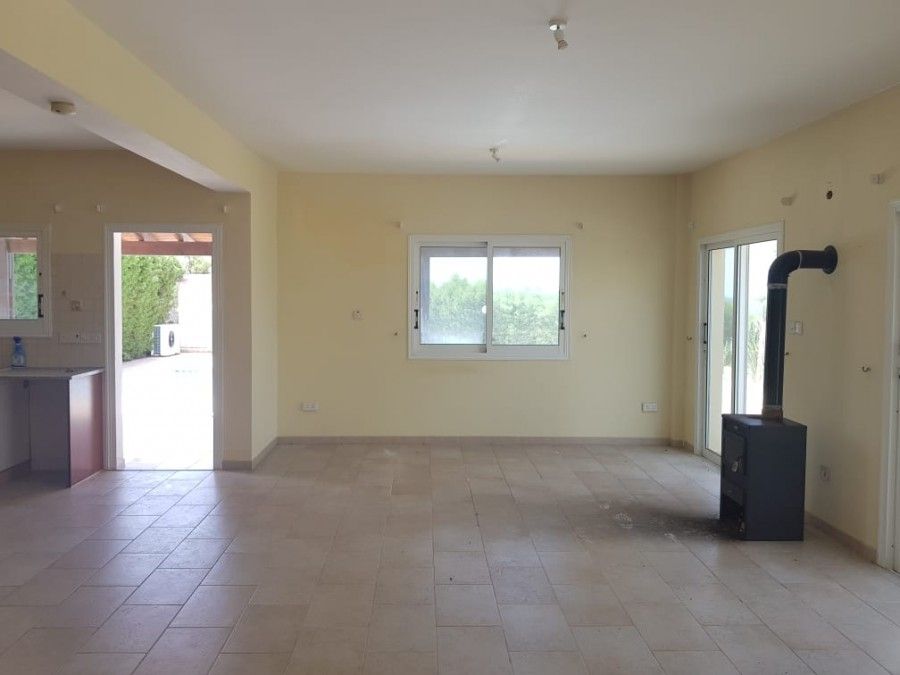 Property photo 2 of 27