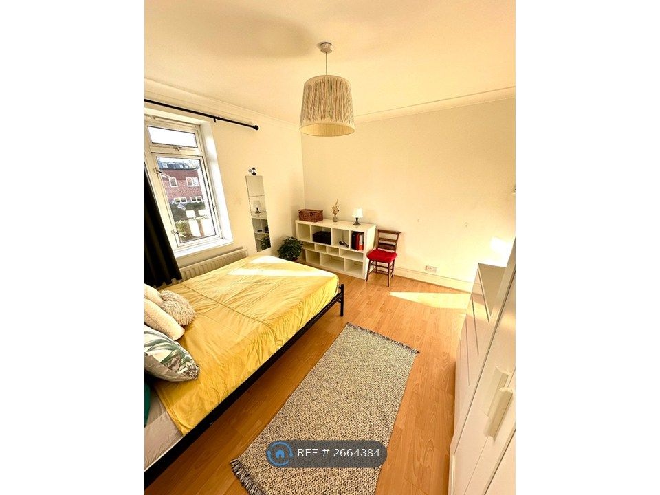 Property photo 2 of 9 Bedroom