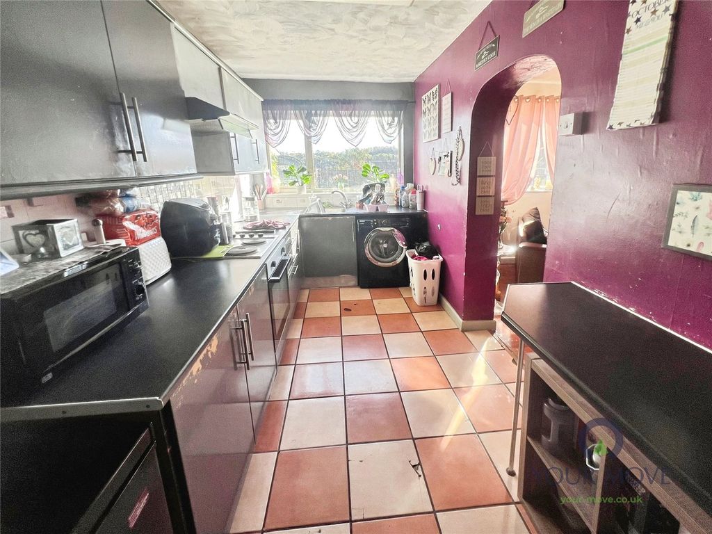 Property photo 2 of 6 Kitchen