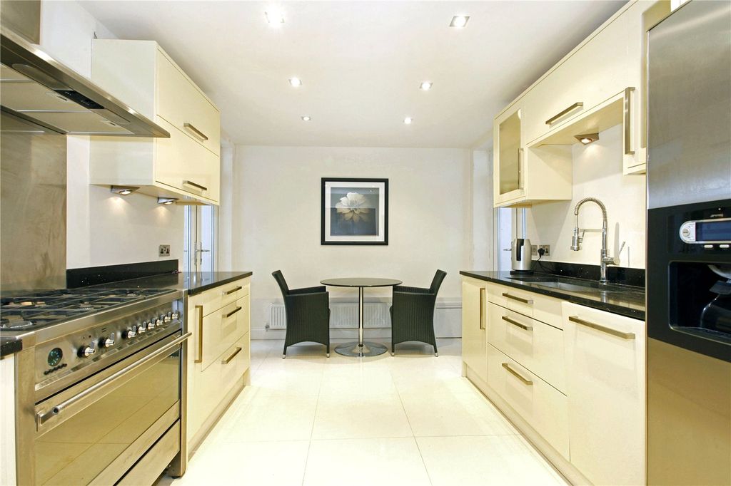 Property photo 3 of 11 Picture No. 10