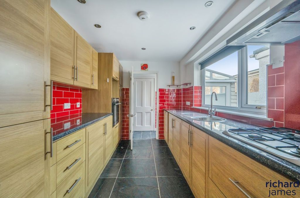 Property photo 3 of 12 B959949Dd5Db49749A48Bc78c10d4Fbf