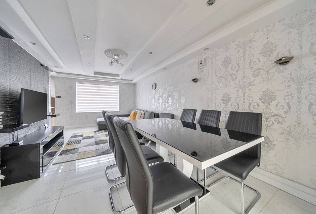 Property photo 2 of 19 Picture 2